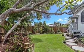 A Tropical Family Oasis In Sunshine Beach